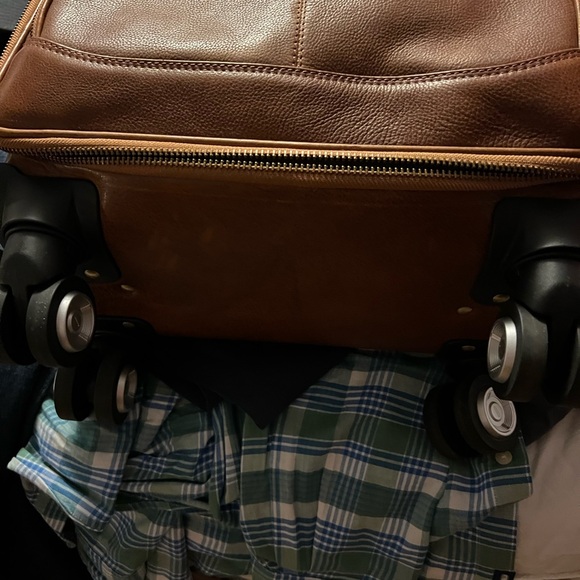 Rawlings Genuine Leather Travel Bag in Rich Brown - Picture 7 of 10